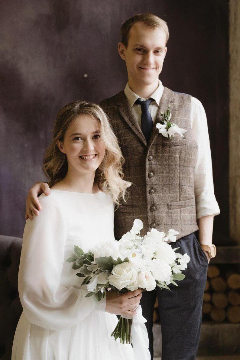 大人気上昇 ウエディングドレス前撮り ホワイト背中見せ スレンダー