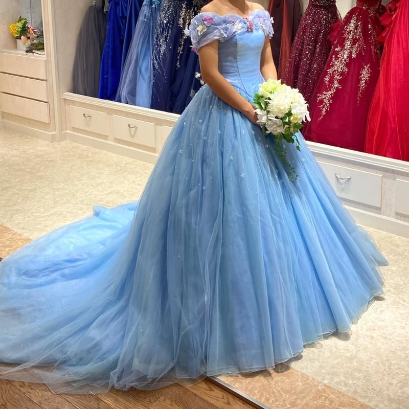 カラードレス 爽やかで優しいブルー オフショルダー 花モチーフ