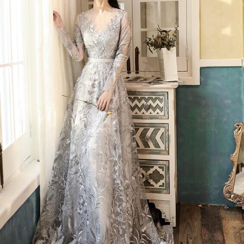 抜群 のおしゃれ見えオフショル パーティードレス 薄グレー 美しい花  