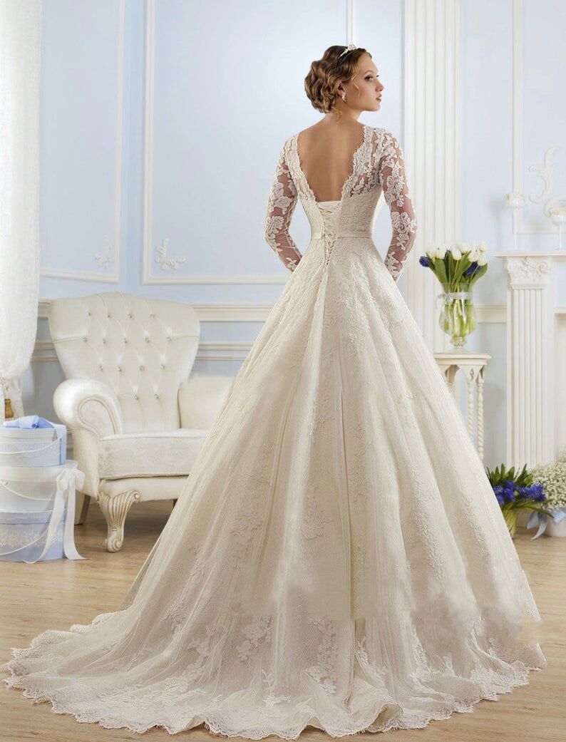 高品質！ウエディングドレス ホワイト 花モチーフ 上品透け袖  