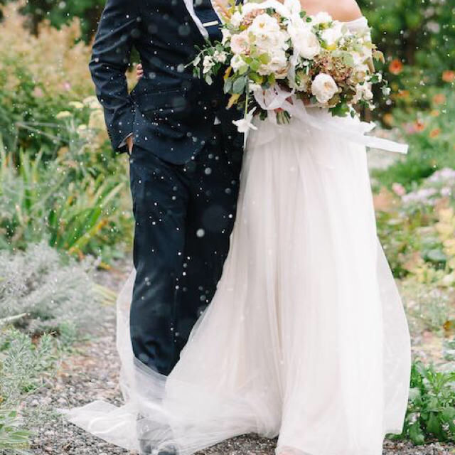 超柔らかいチュール 深くVウェディングドレス ドレスワンピース結婚式  