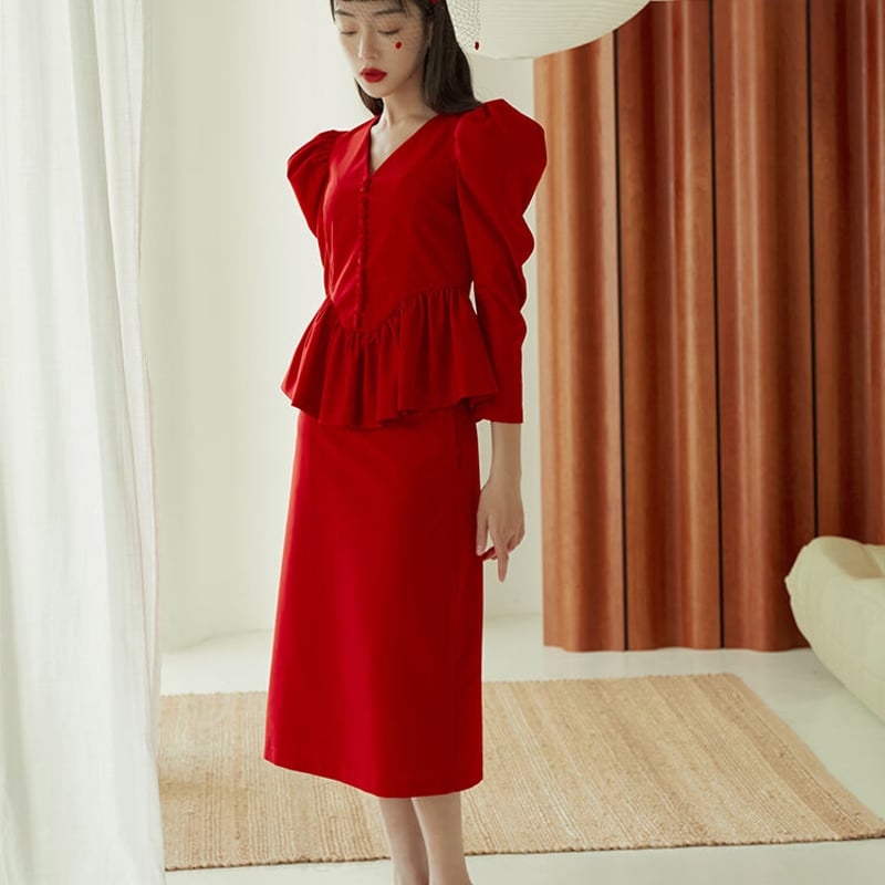 ミニドレス 赤 ツーピースです キャバ Vネック クラシック風