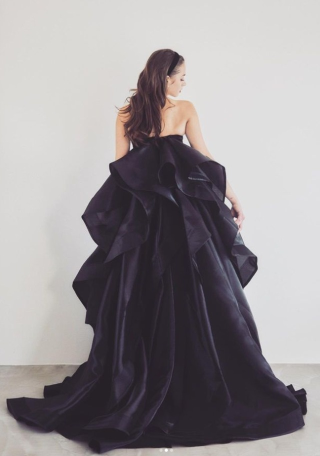 バックリボンが可愛いシックなブラックドレス 結婚式 披露宴