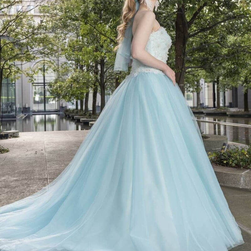 ウエディングドレス 薄青 取り外し ベアトップ 繊細レース 柔らかく  