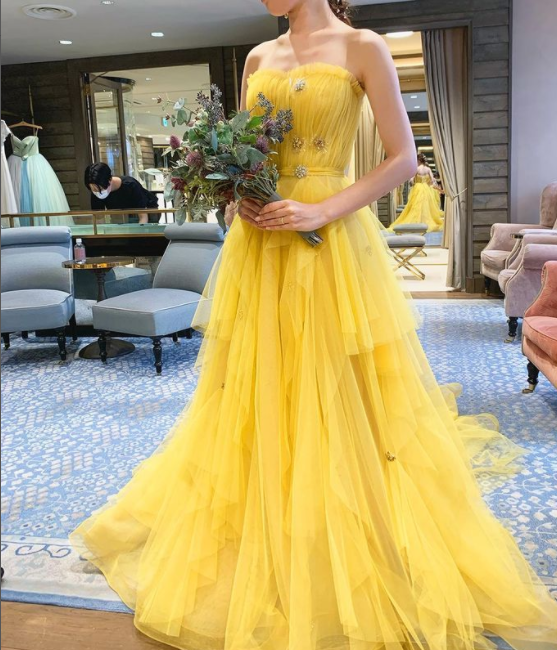 抜群のおしゃれ見え カラードレス イエロー ベアトップ ソフトチュール