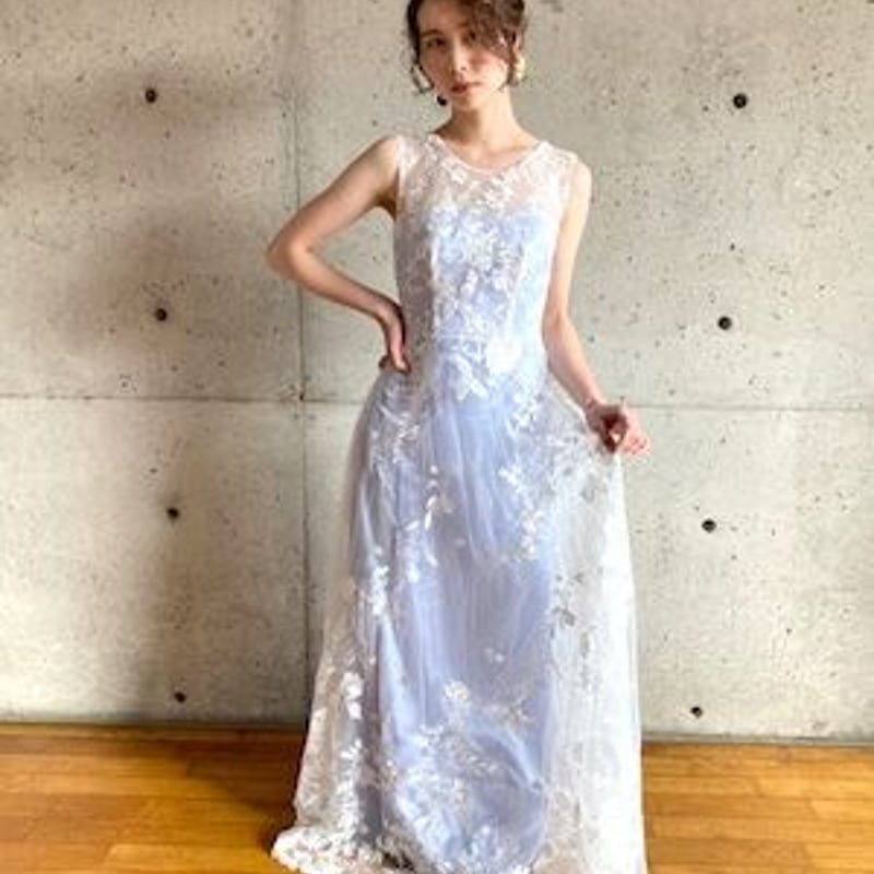 咲き誇る透け花レース ウエディングドレス 花柄のモチーフ刺繍が