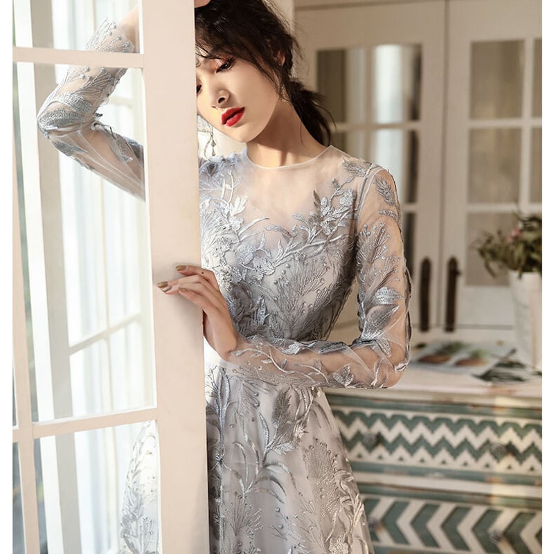 抜群 のおしゃれ見えオフショル パーティードレス 薄グレー 美しい花  