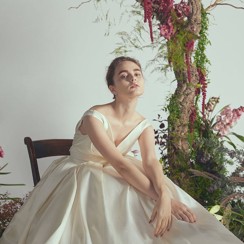 パーティードレス キャミソール バックレス オフホワイト ラッフル  