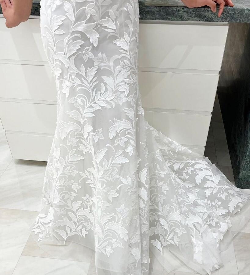 ウェディングドレス リーフ刺繍 ホルターネック ソフト