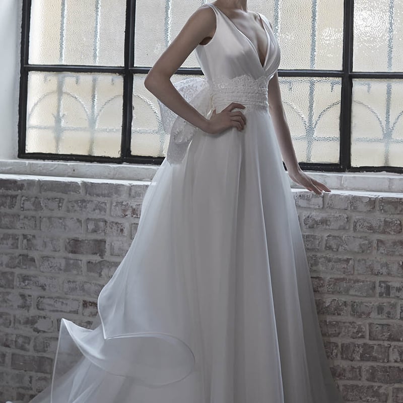 ウエディングドレス キャミソール ブラトップ Vネック ラッフルフリル  