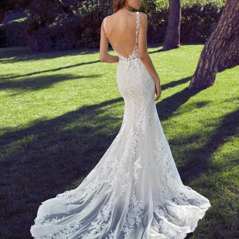 ウエディングドレス 贅沢な小花総レース セクシー ロングトレーン  