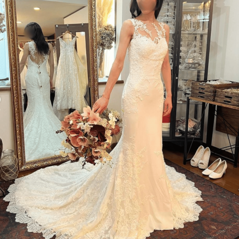 ウェディングドレス ソフトエレガント くるみボタン 贅沢な小花総  