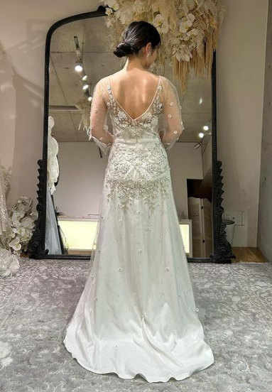 ウェディングドレス 贅沢な小花総レース Aライン 背中見せ ファスナー  