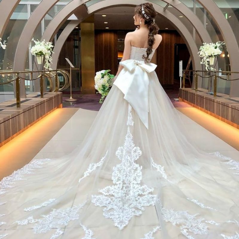 ホワイトウェディングドレス サテン トレーン付き ウェディングドレス