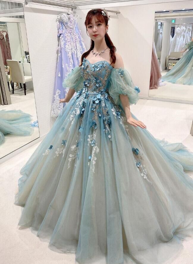 豪華！ ウェディングドレス カラードレス パフスリーブ 爽やかで優しいブルー 編み上げ 花モチーフ プリンセスライン 花嫁