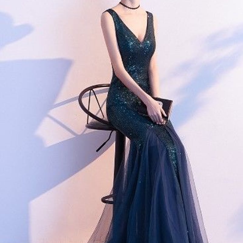 上品！ パーティードレス 深めな緑 マーメイドライン 深Vネック 優雅な  