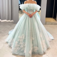 カラードレス   爽やかで優しいブルー   取り外し可能なオフショルダー   花柄モチーフで刺繍が美しい   シークインチュール  華やかなトレーン   花嫁