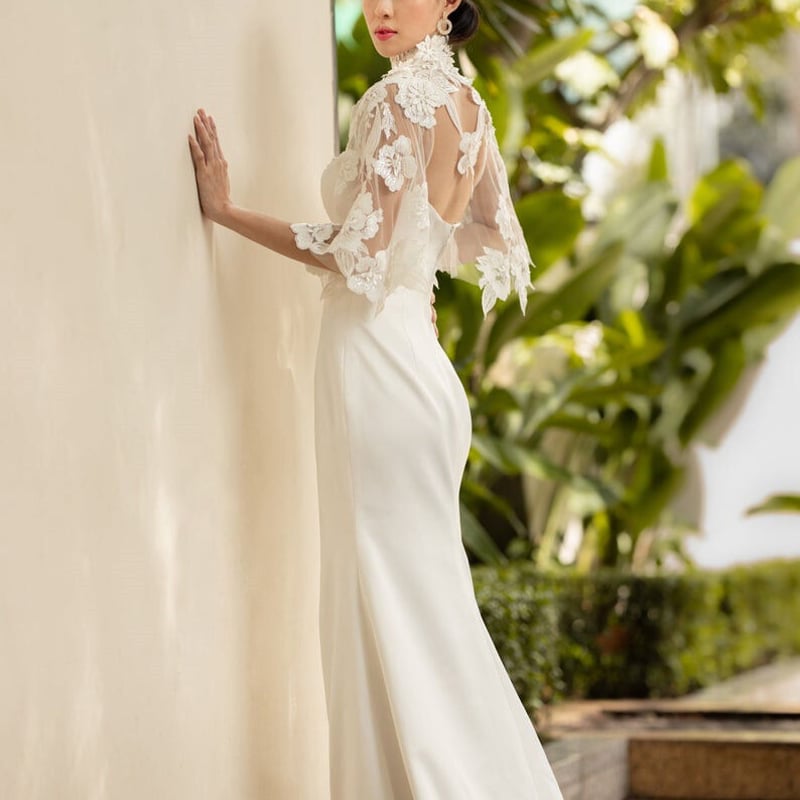 大好評中！ベアトップ ウエディングドレス オフホワイト 短トレーン  