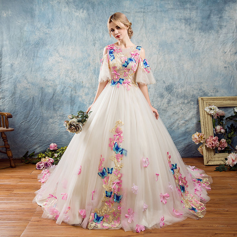 高級刺繍　素敵なカラードレス　ウエディングドレス