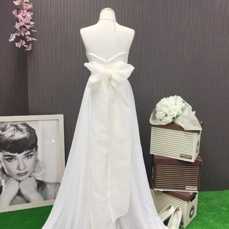 ホワイト ベアトップ ウエディングドレス スレンダーライン クラシカル  