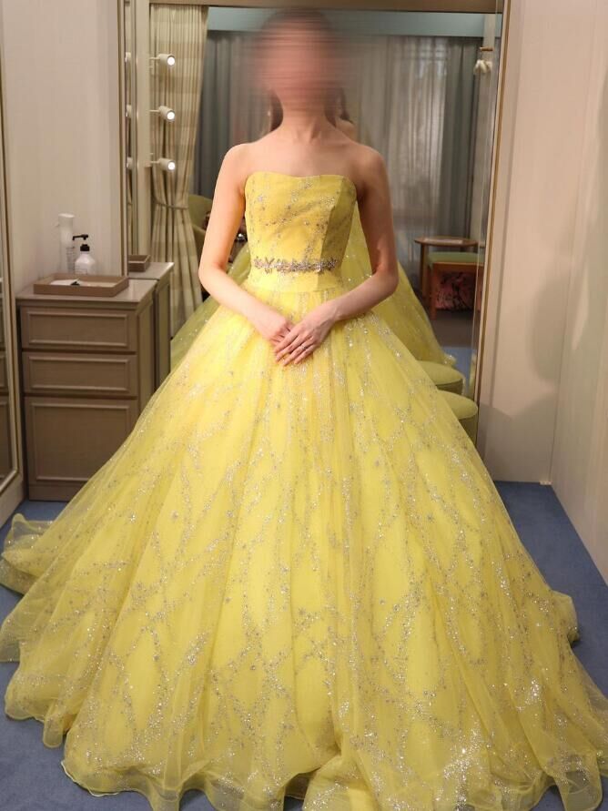 カラードレス イエロー キラキラ光る刺繍 ベアトップ ベルト 編み上げ