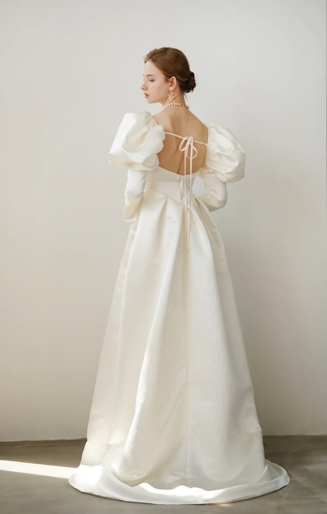 ウエディングドレス エンパイアライン ロングパフスリーブ 9号 日本製【K40】 ウエディングドレス エンパイアライン ロングパフスリーブ 9号 日本製