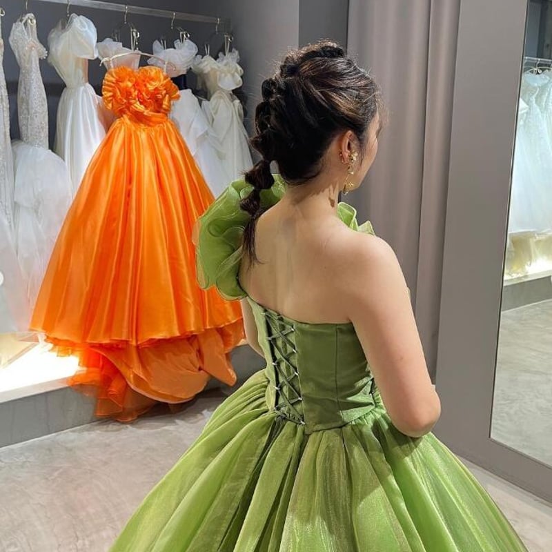 カラードレス グリーン ショルダー型 編み上げ オーガンジー 披露宴