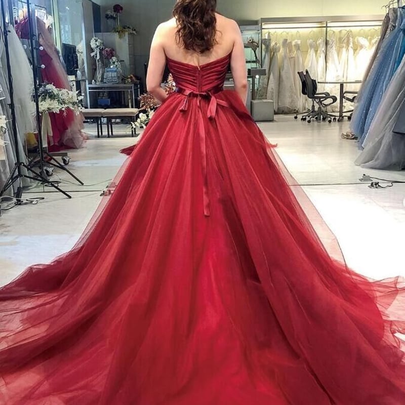 ウェディングドレス優雅！カラーカード　ボルドー色 　赤色　ベアトップ ノースリーブ サテン　結婚式