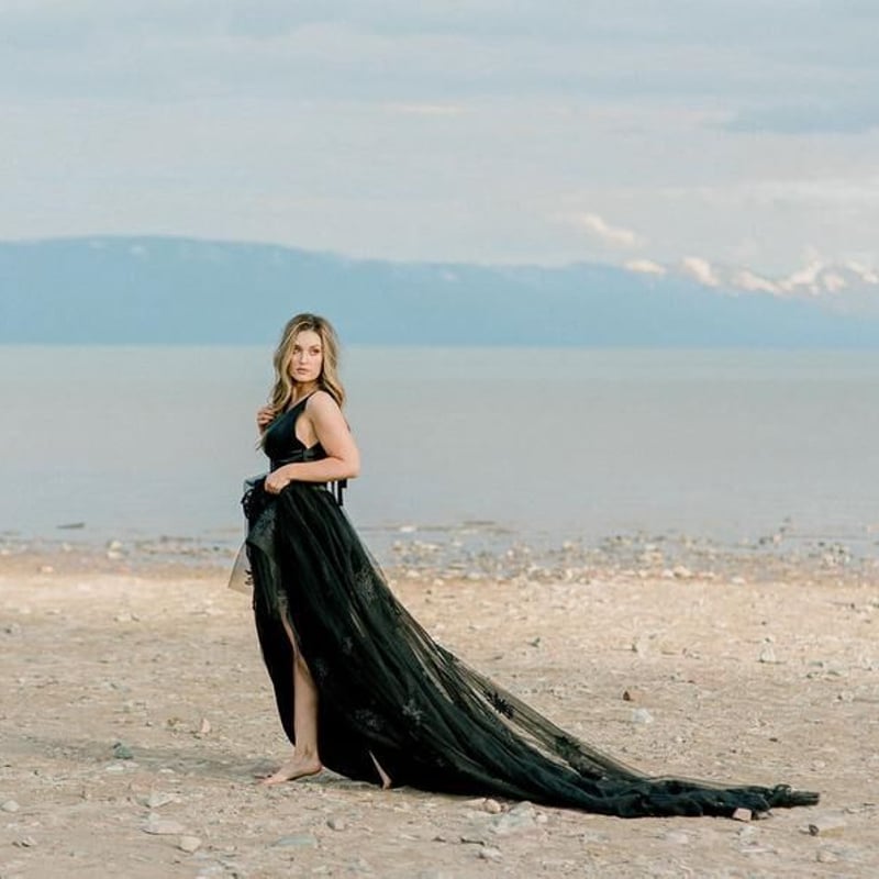 美品！カラードレス 黒 深Vネック 華やかなトレーン 憧れのドレス  