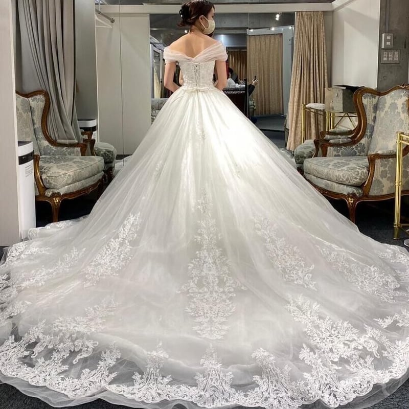 豪華！ ウエディングドレス 繊細レース ソフトチュール ロングトレーン