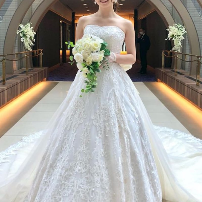 上品花レース ウエディングドレス ベアトップ フレアスカート 華やかな  