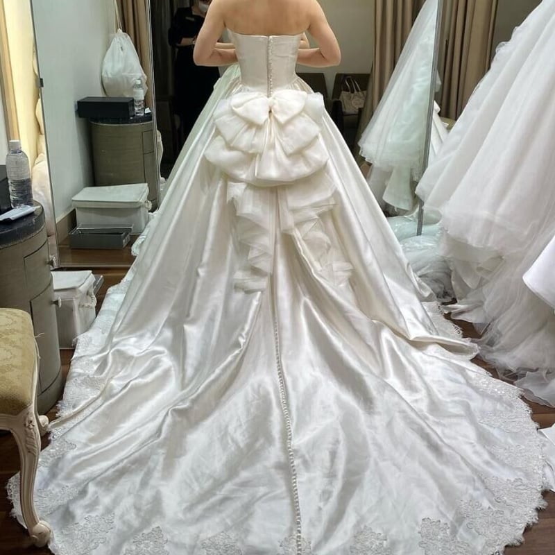 高品質！ ウェディングドレス ふっくら柔らかなバックリボン 裾に繊細  