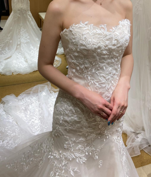 美品！ ウエディングドレス 純白 裾に繊細レースをあしらった 総レース