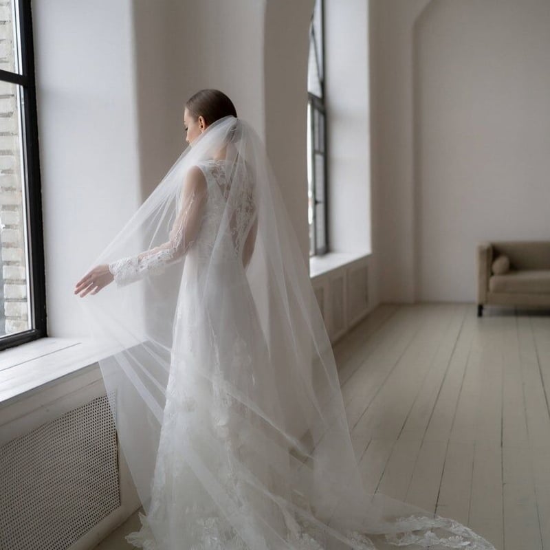 ホワイトレースVネックウェディングドレス ウェディングドレス マーメイド レース Vネック ホワイト 刺繍