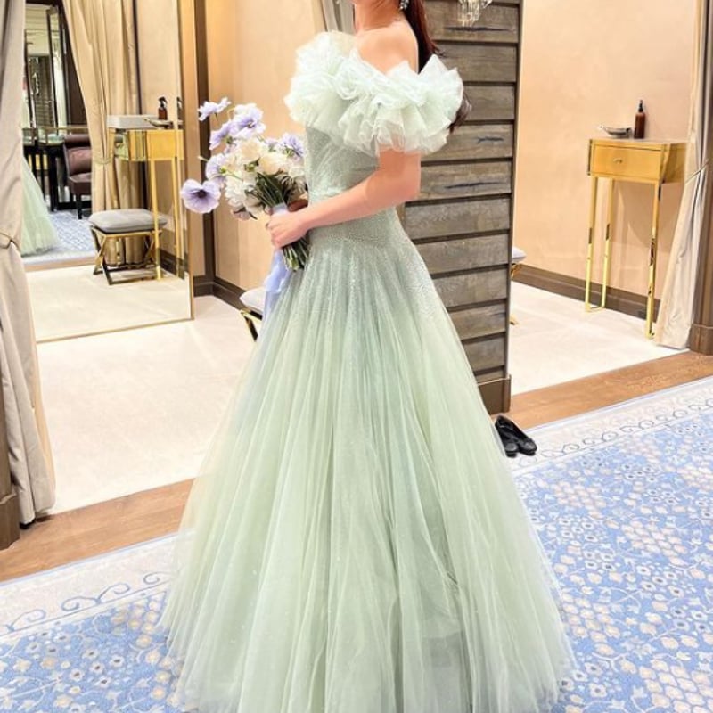 カラードレス 薄い緑 チューブトップ 取り外しオフショルダー 床付く  