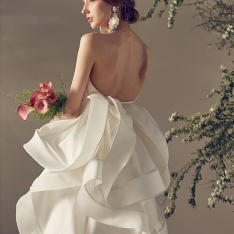 フランス風 ウエディングドレス 波形トレーン スレンダーライン ミニ  