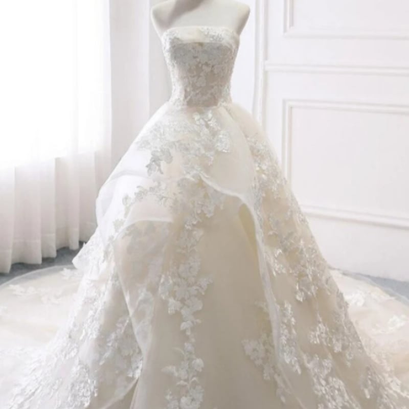 贅沢な小花総レース ウエディングドレス プリンセスライン ベアトップ  