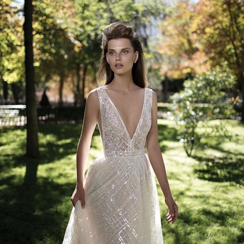 ウエディングドレス Aライン 深Vネックド タンクトップ 結婚式/披露宴  