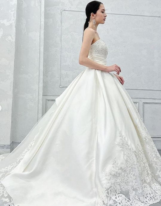 高品質! ウエディングドレス ピンク 華やか 贅沢 パール ラッパ袖 結婚式/披