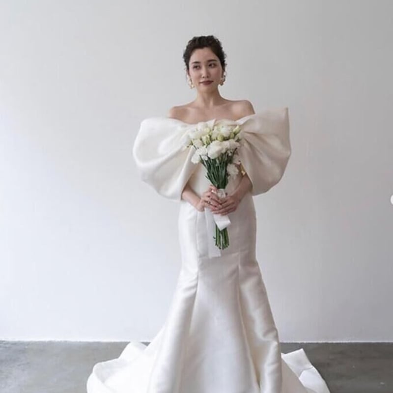 ウエディングドレス ふっくら柔らかなバックリボン マーメイド 肩出し  