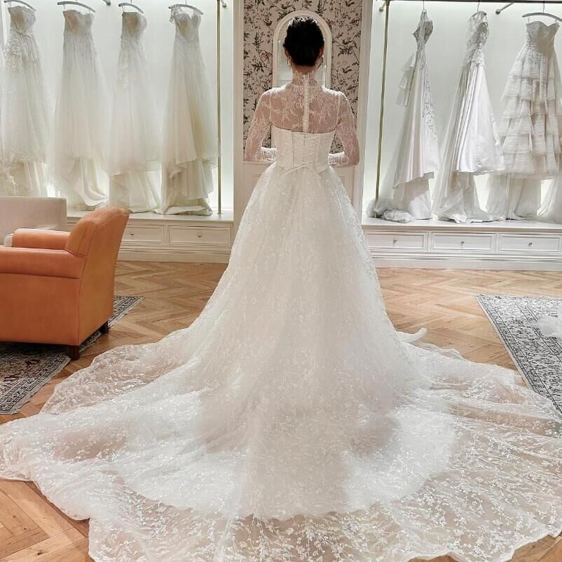 高品質！ ウエディングドレス ロングスリーブ くるみボタン 贅沢な小花  