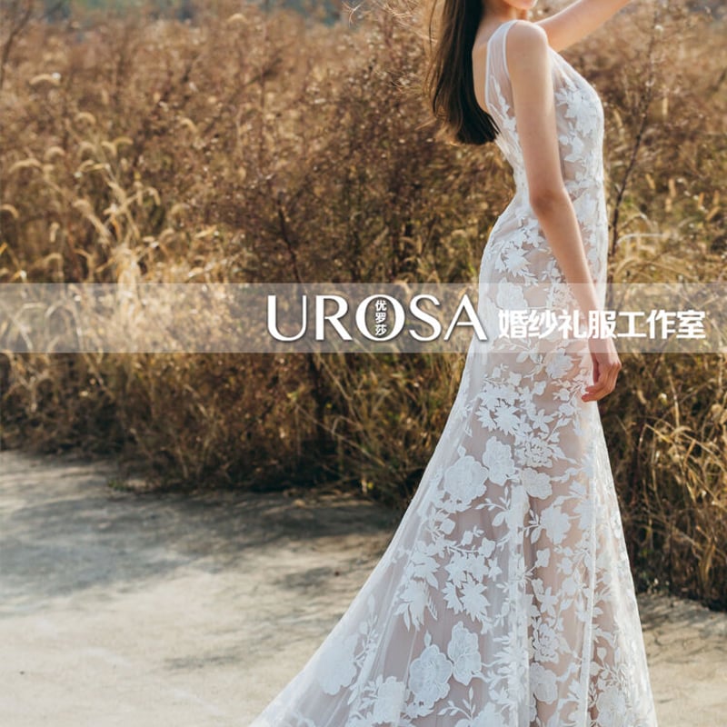 高品質！ウエディングドレス ホワイト 深Vネック 背中見せ 短トレーン  