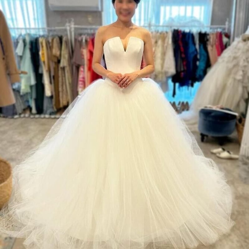 ウエディングドレス ベアトップ ファスナー 柔らかく重ねたチュール  