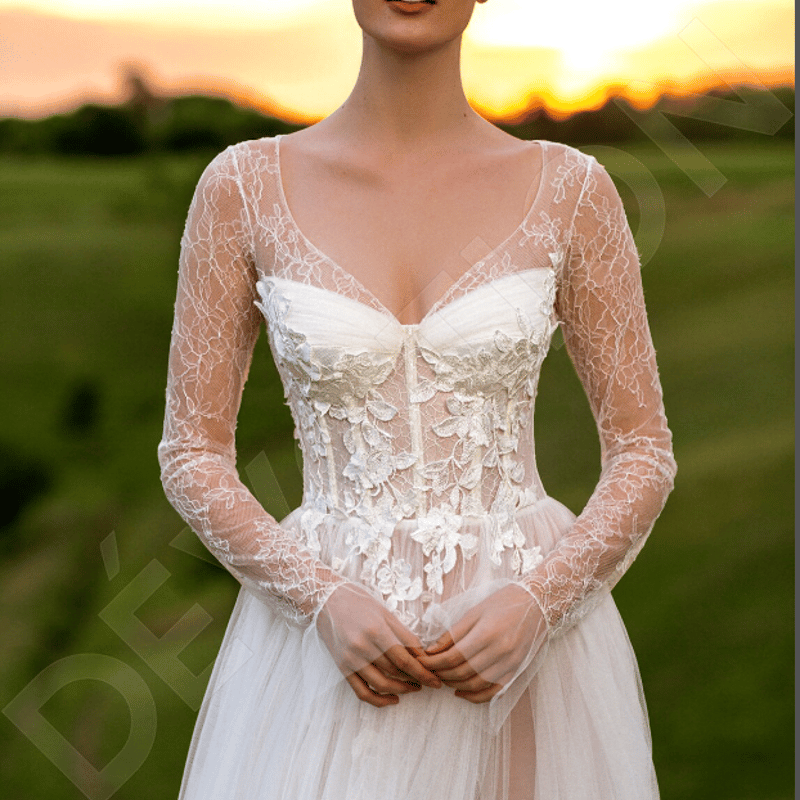 高品質！ ウエディングドレス 繊細レース ミニトレーン シースルー袖  