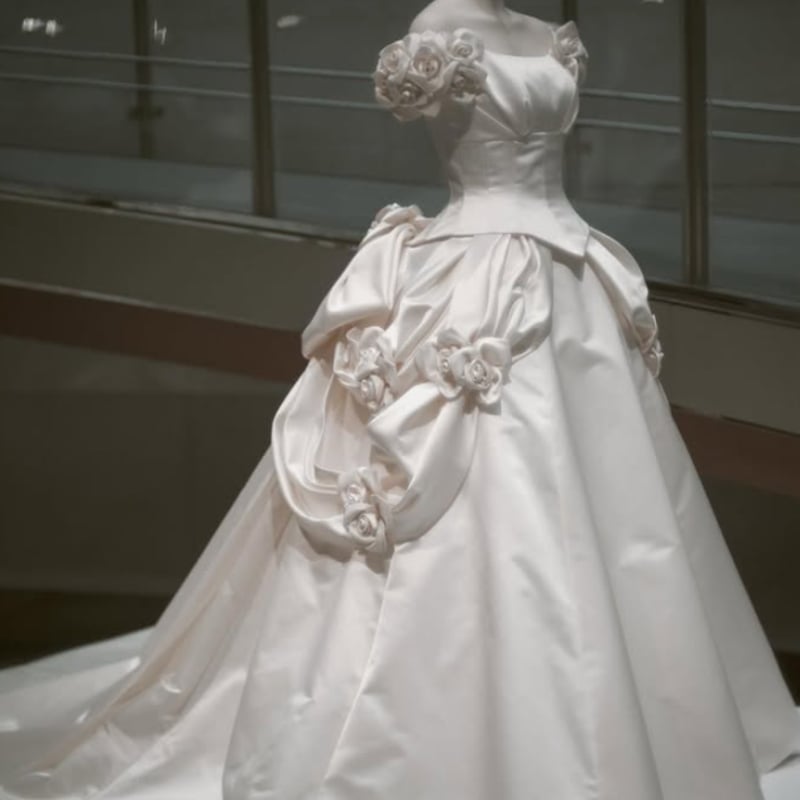 未使用 sugarドレス ホワイト 77色 ファッション sugar未使用タグ付きホワイトオフショルダー