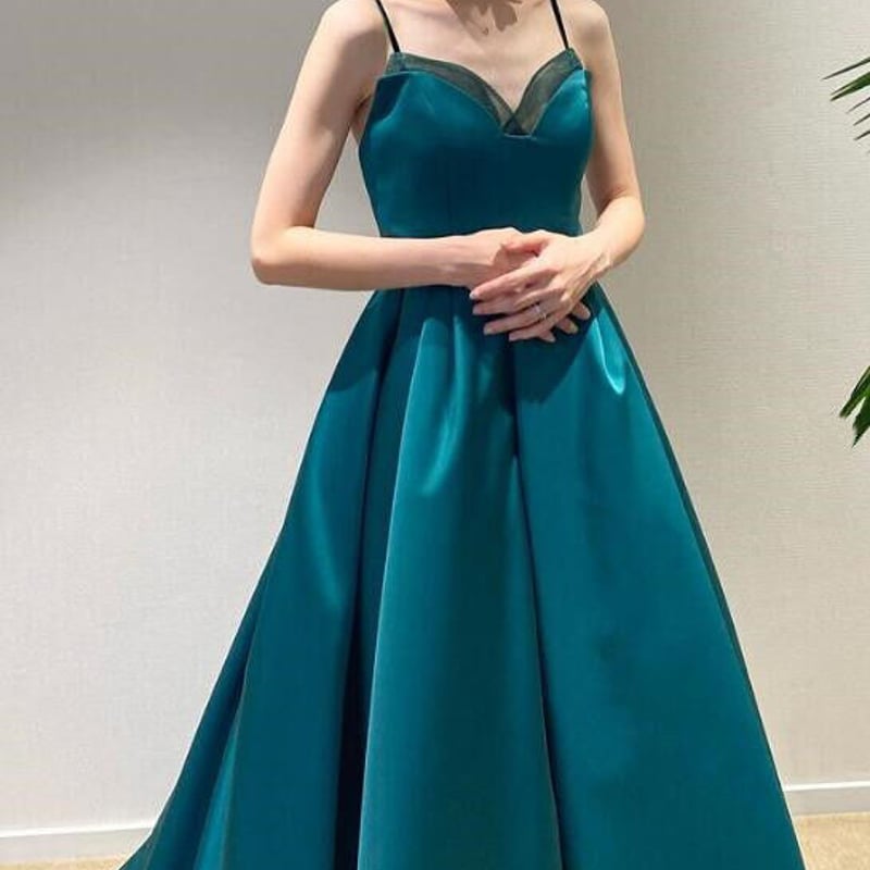 即納！派手な パーティードレス グリーン ベアトップ 光沢サテン  