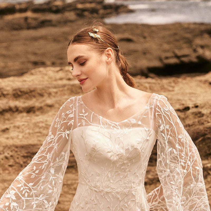 ウェディングドレス ロングスリーブ バックレス 贅沢な総レース  