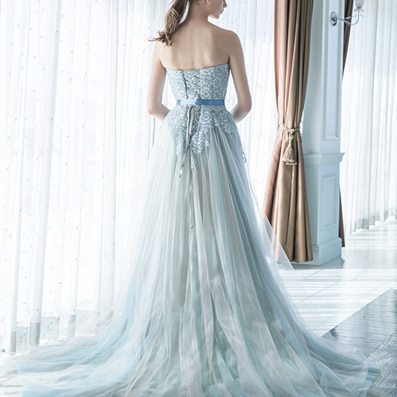 カラードレス アイスブルー エアリー感 カラードレス アイスブルー ふわふわのスカート