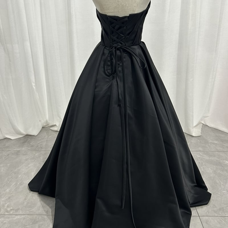 美品 VERSACE ワンピースドレス シルク サテン 黒 40 美品 VERSACE ワンピースドレス シルク サテン 黒 Versace