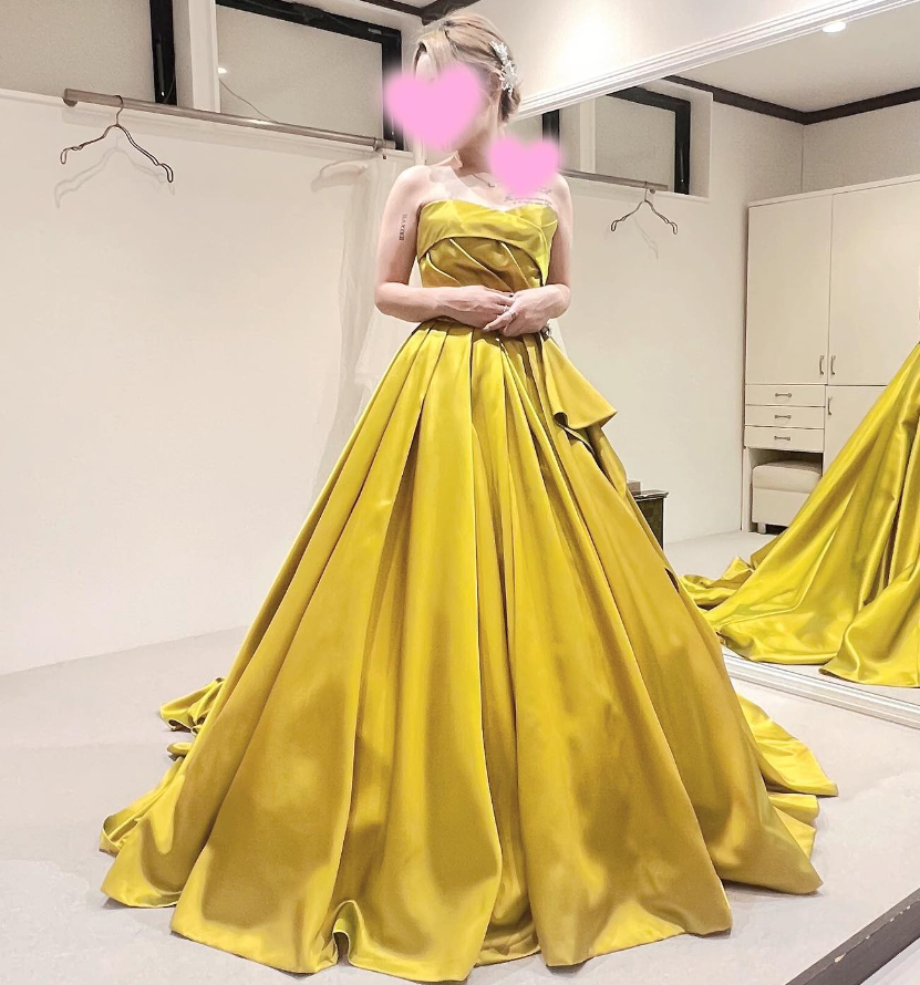 ウエディングドレス イエロー ファスナー ベアトップ 花嫁 派手な  